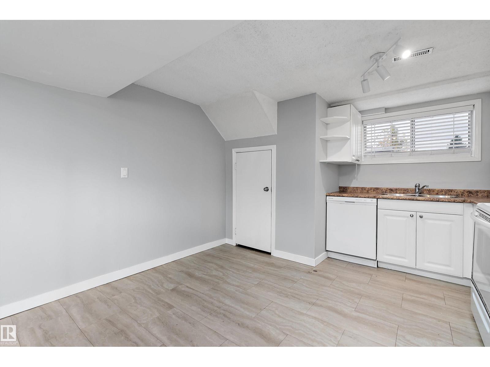 8612 30 Av Nw Nw Property Photo 38