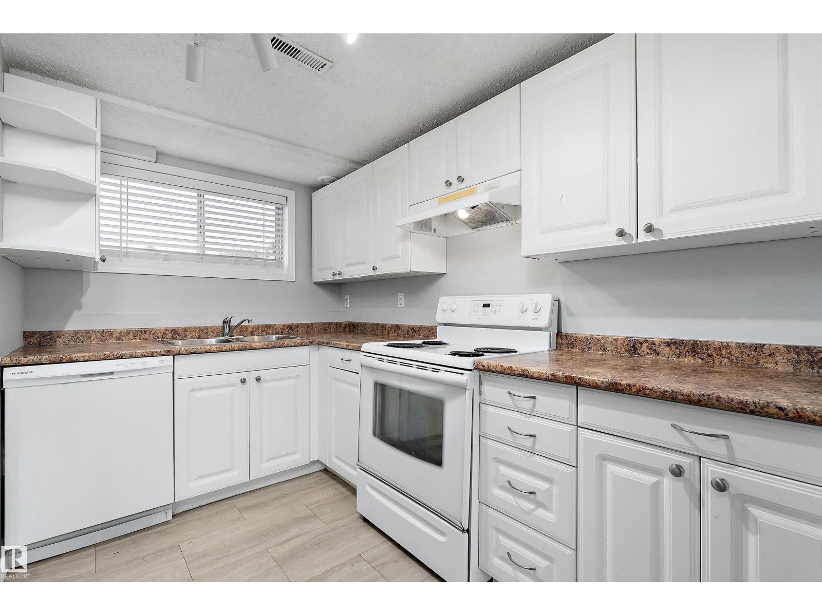 8612 30 Av Nw Nw Property Photo 40
