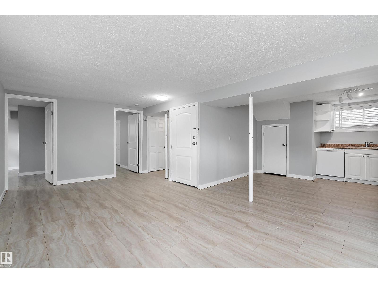 8612 30 Av Nw Nw Property Photo 41