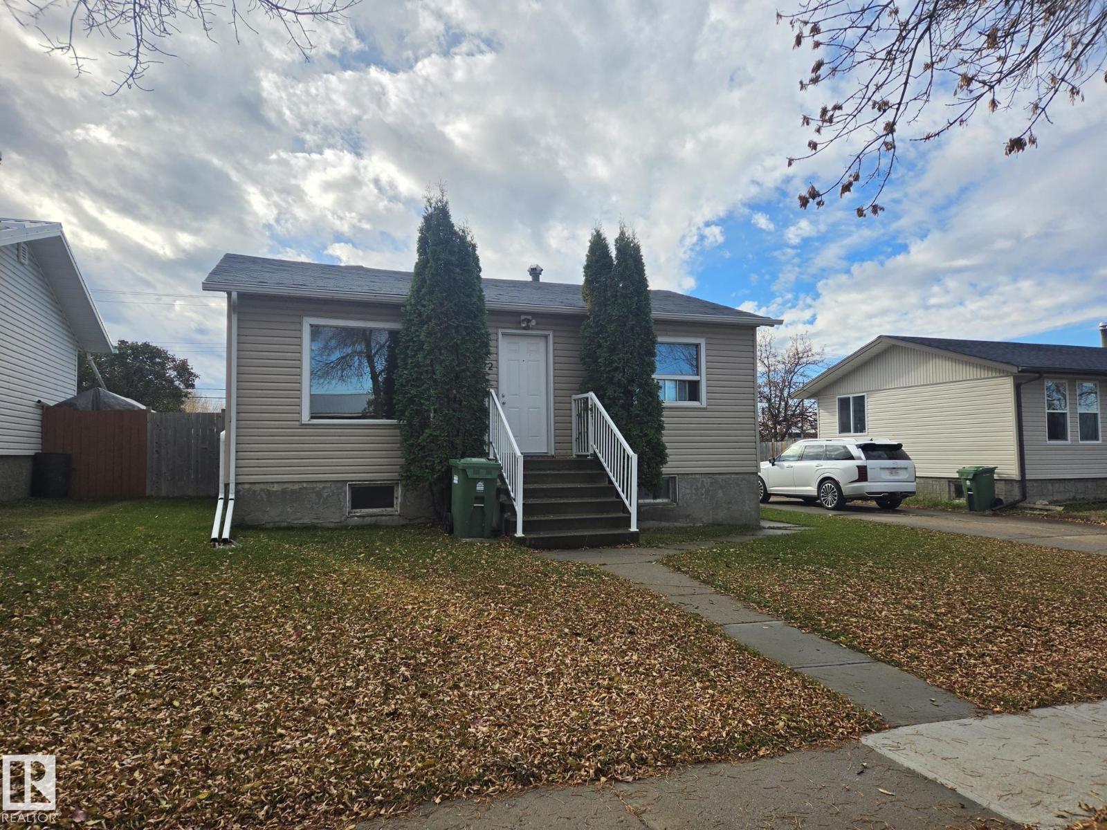 5422 51 AV Property Photo 1