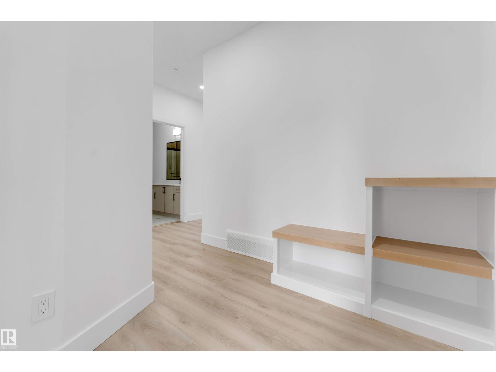 4234 63 St Property Photo 6
