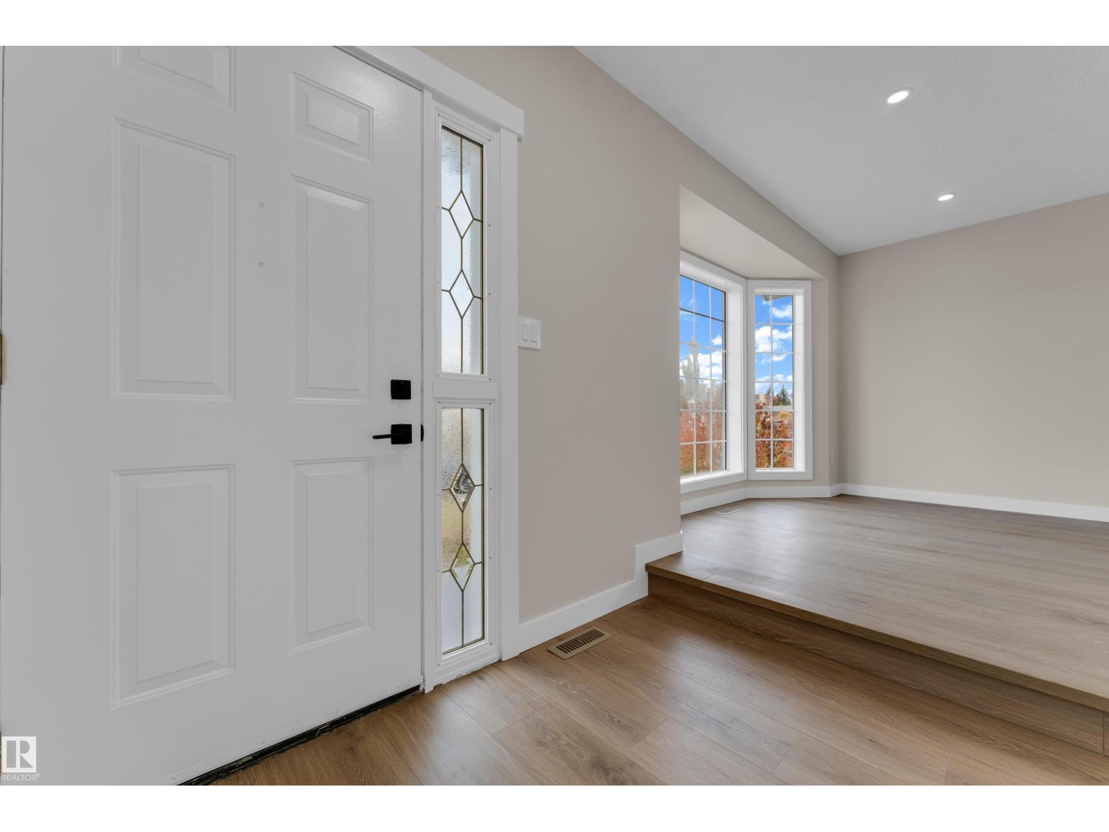 3527 44a Av Nw Property Photo 4