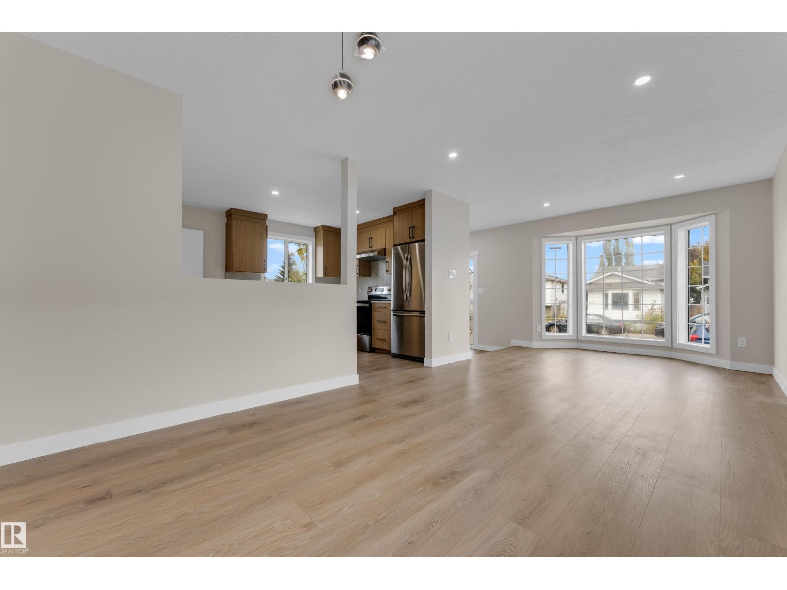 3527 44a Av Nw Property Photo 7