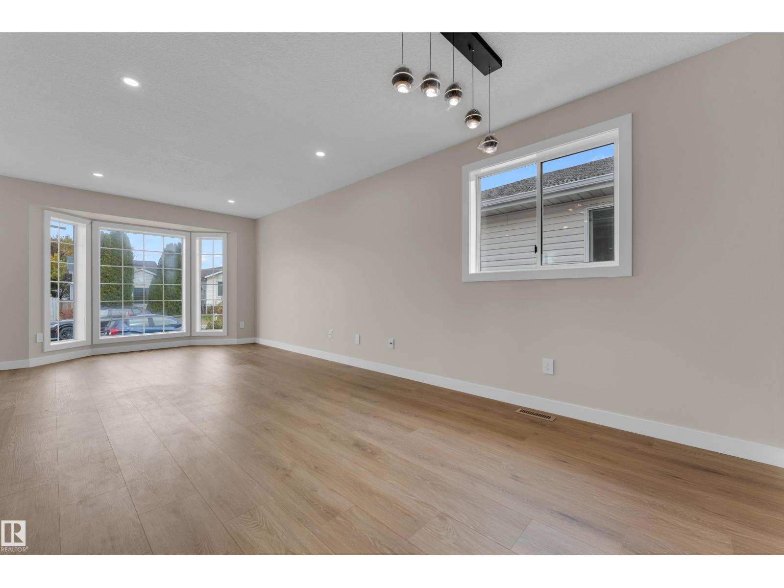 3527 44a Av Nw Property Photo 8