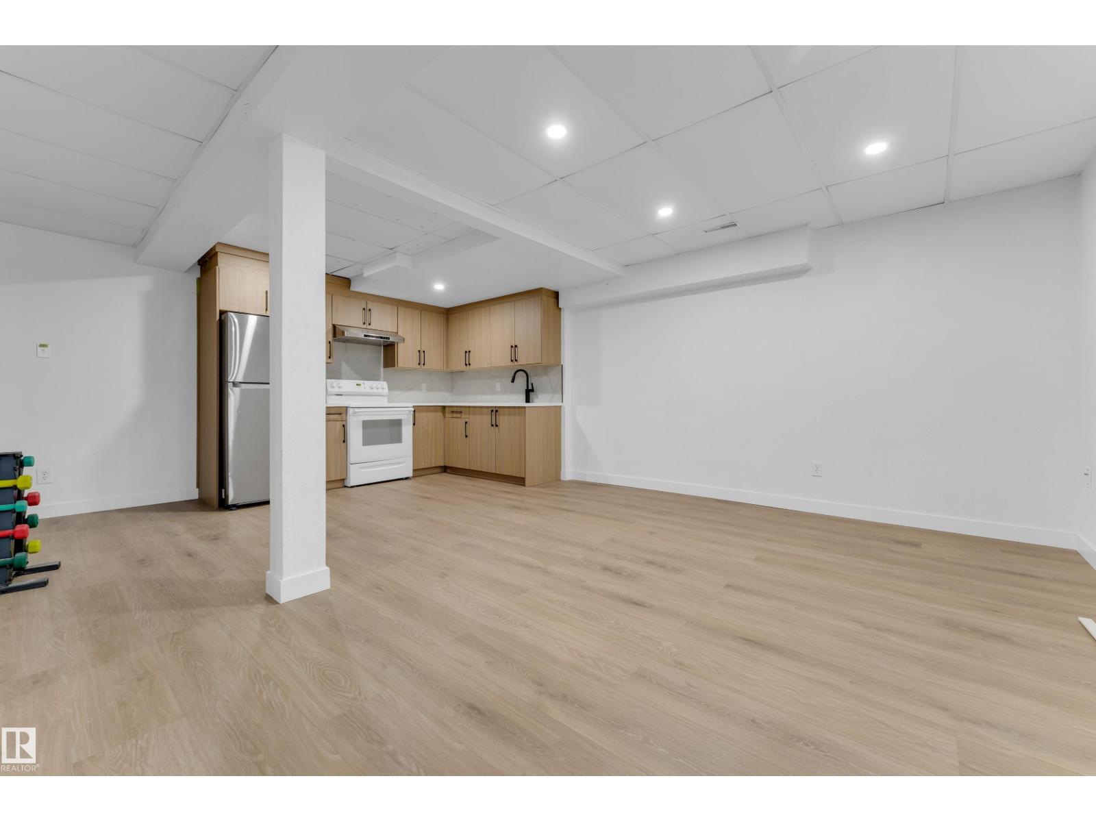 3527 44a Av Nw Property Photo 19