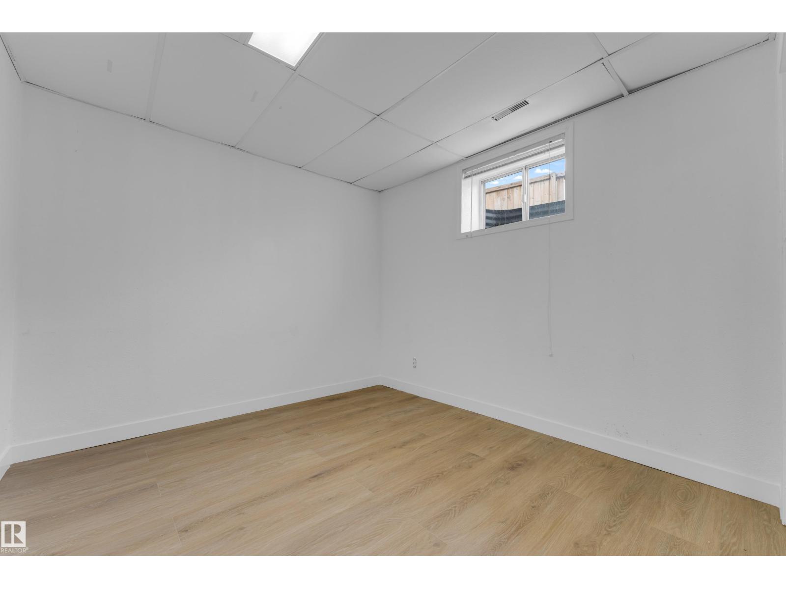 3527 44a Av Nw Property Photo 23