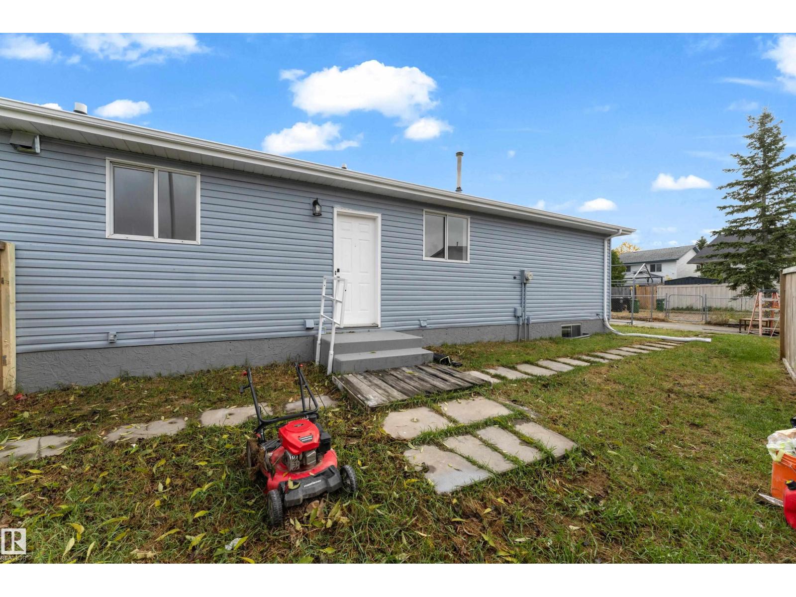 3527 44a Av Nw Property Photo 26