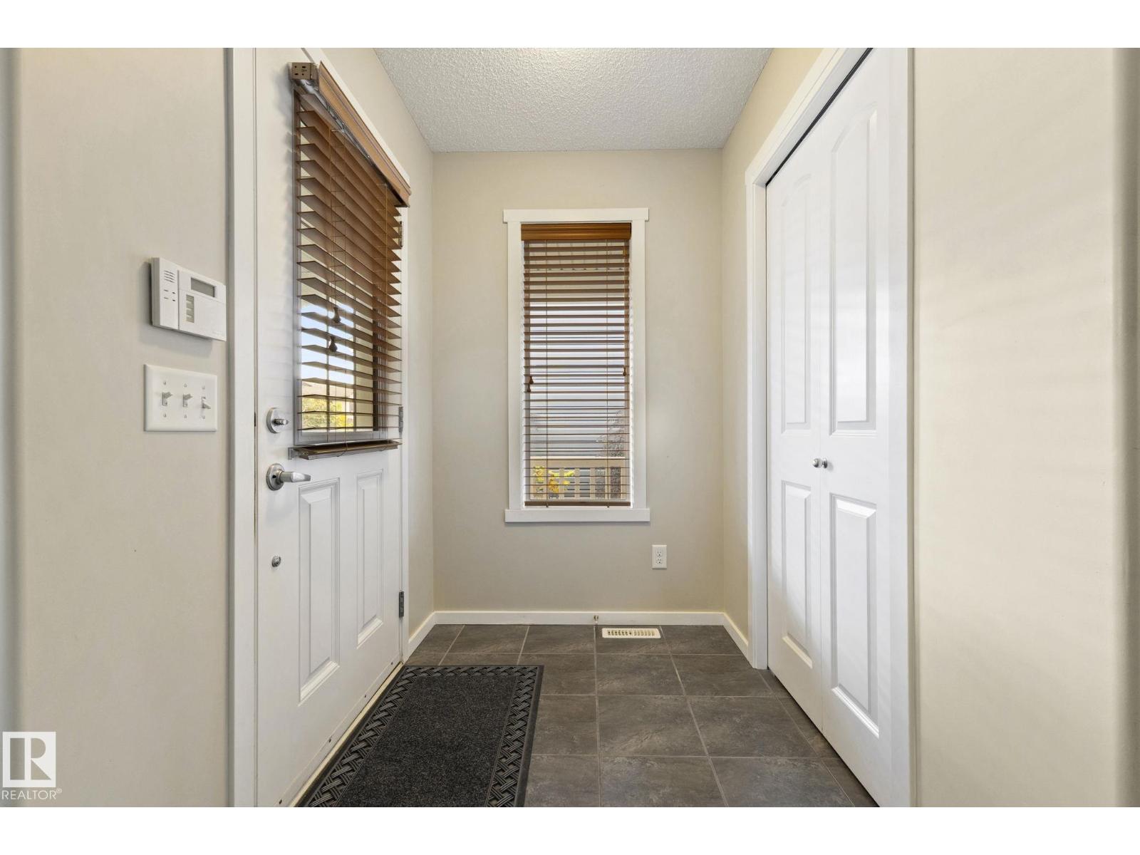 120 57 St Sw Property Photo 6