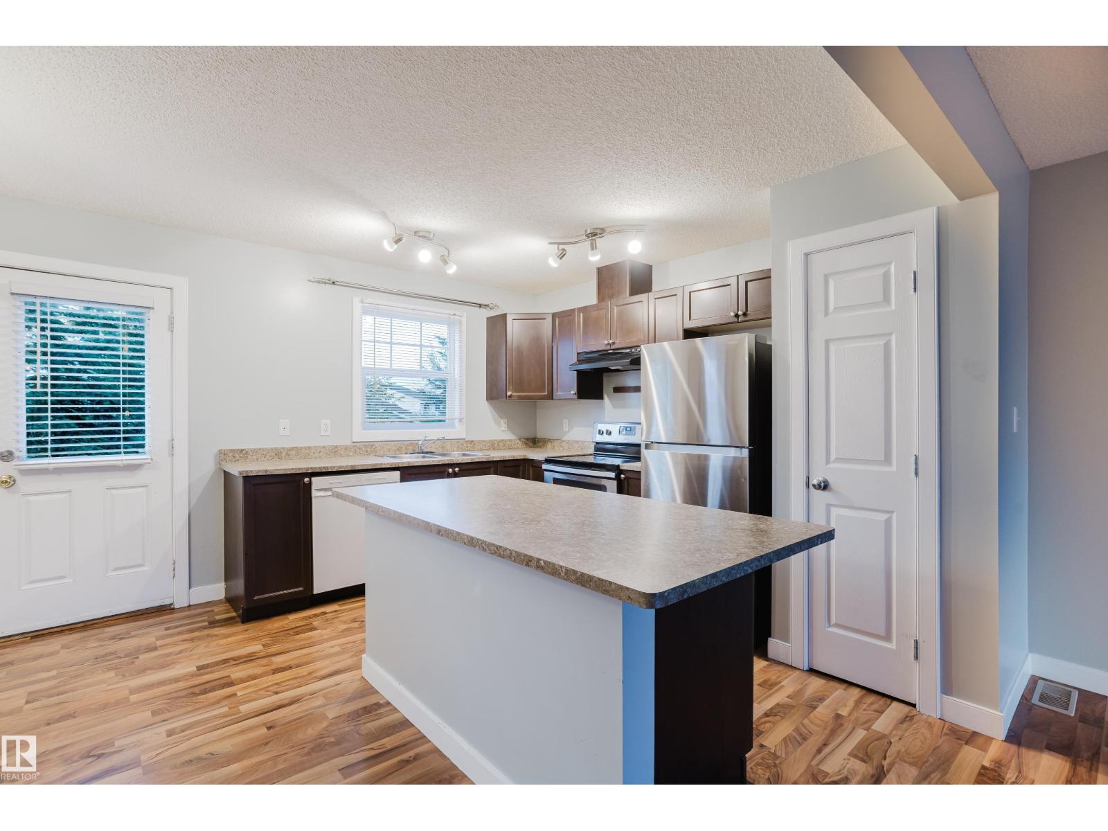 #30 6032 38 Av Nw Property Photo 10
