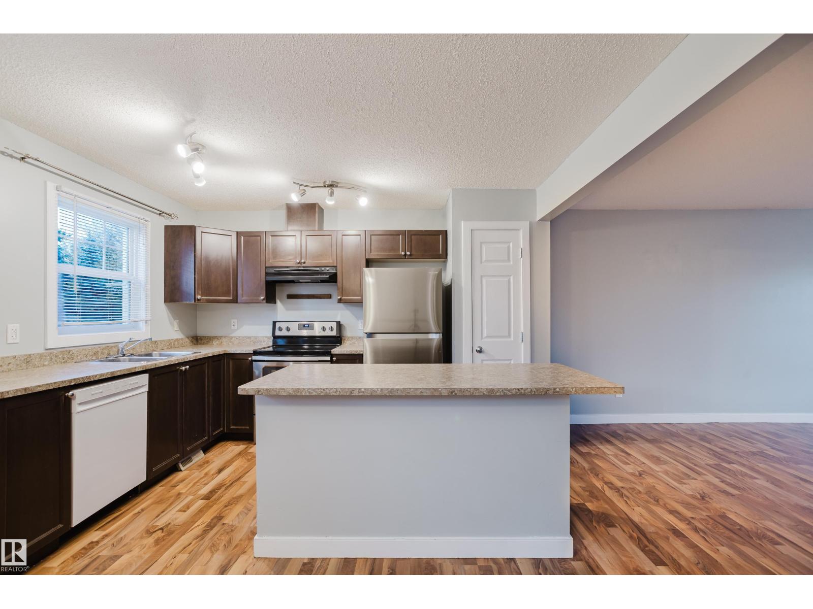 #30 6032 38 Av Nw Property Photo 11