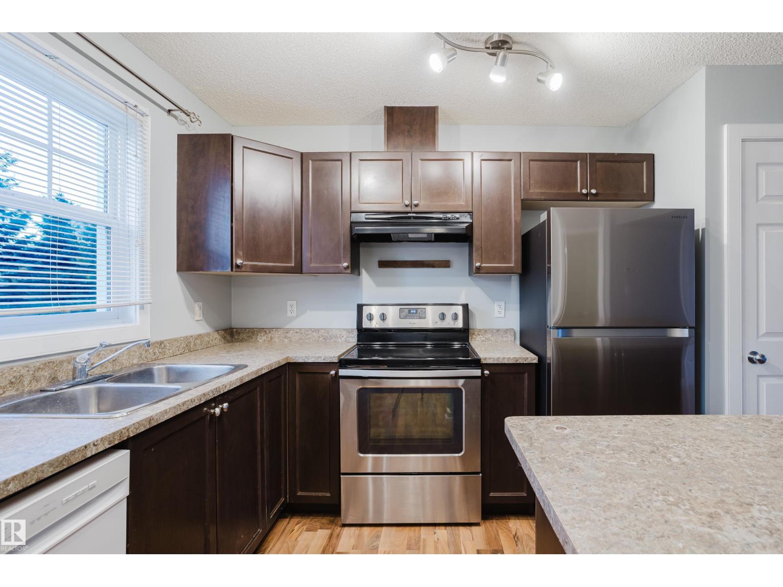 #30 6032 38 Av Nw Property Photo 13