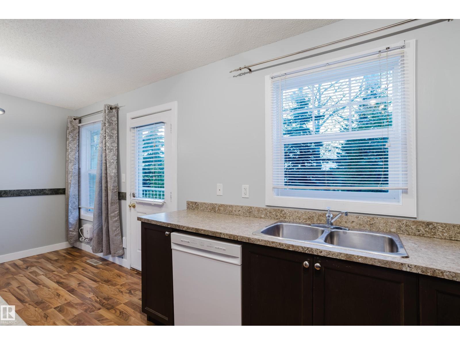#30 6032 38 Av Nw Property Photo 16