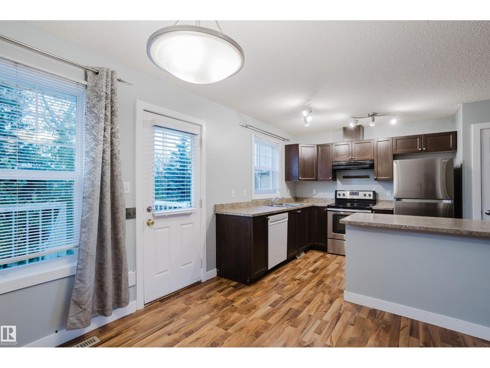 #30 6032 38 Av Nw Property Photo 18
