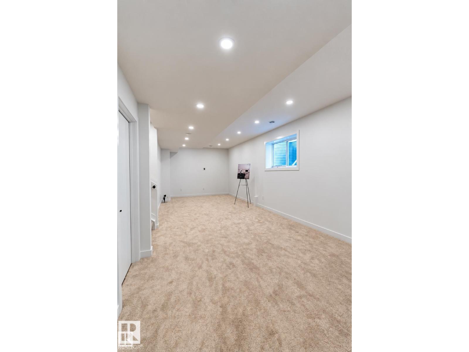 11121 51 St Nw Property Photo 17