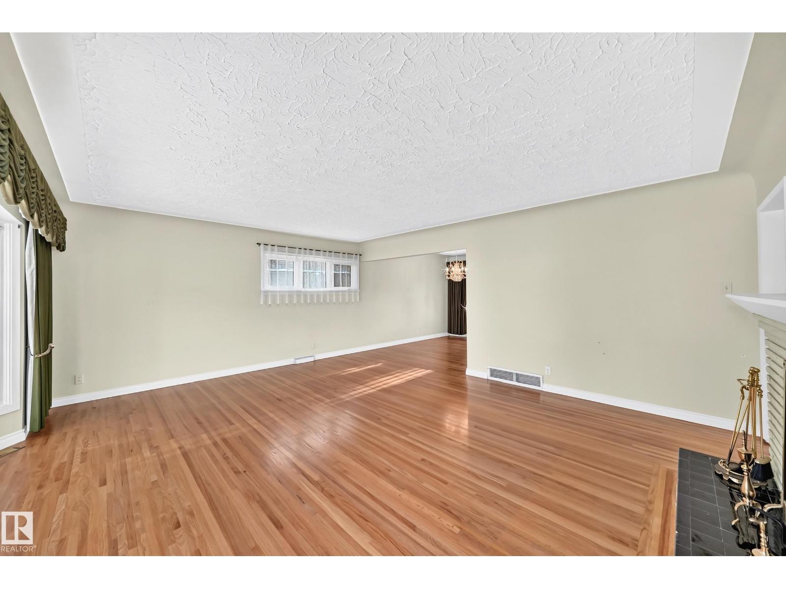 14423 96 Av Nw Property Photo 17