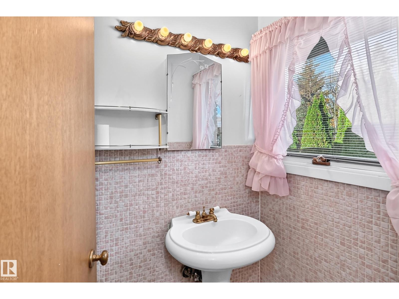 14423 96 Av Nw Property Photo 29