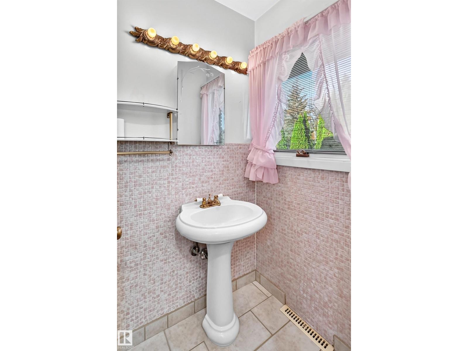 14423 96 Av Nw Property Photo 30