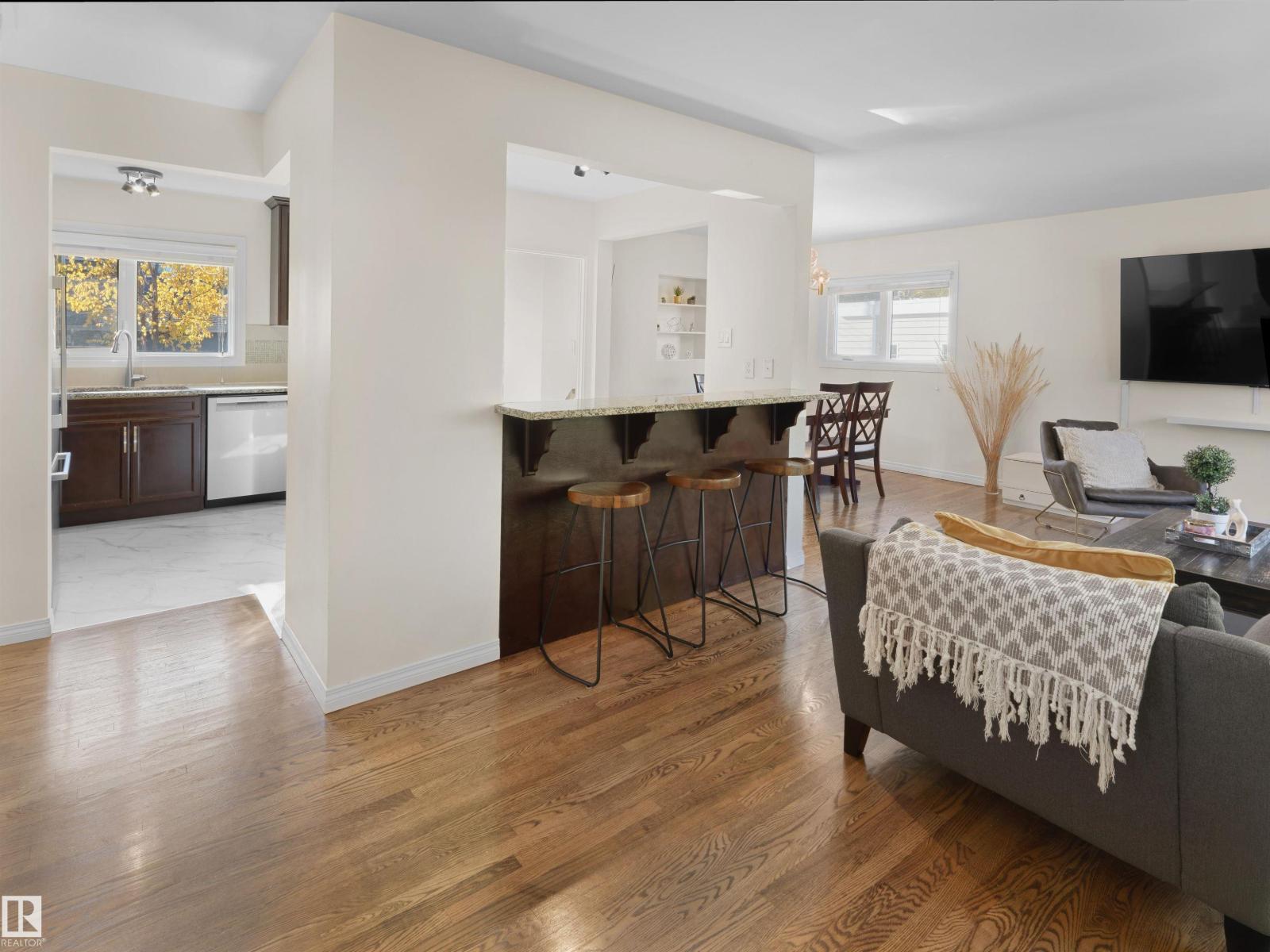 14527 86 Av Nw Property Photo 6