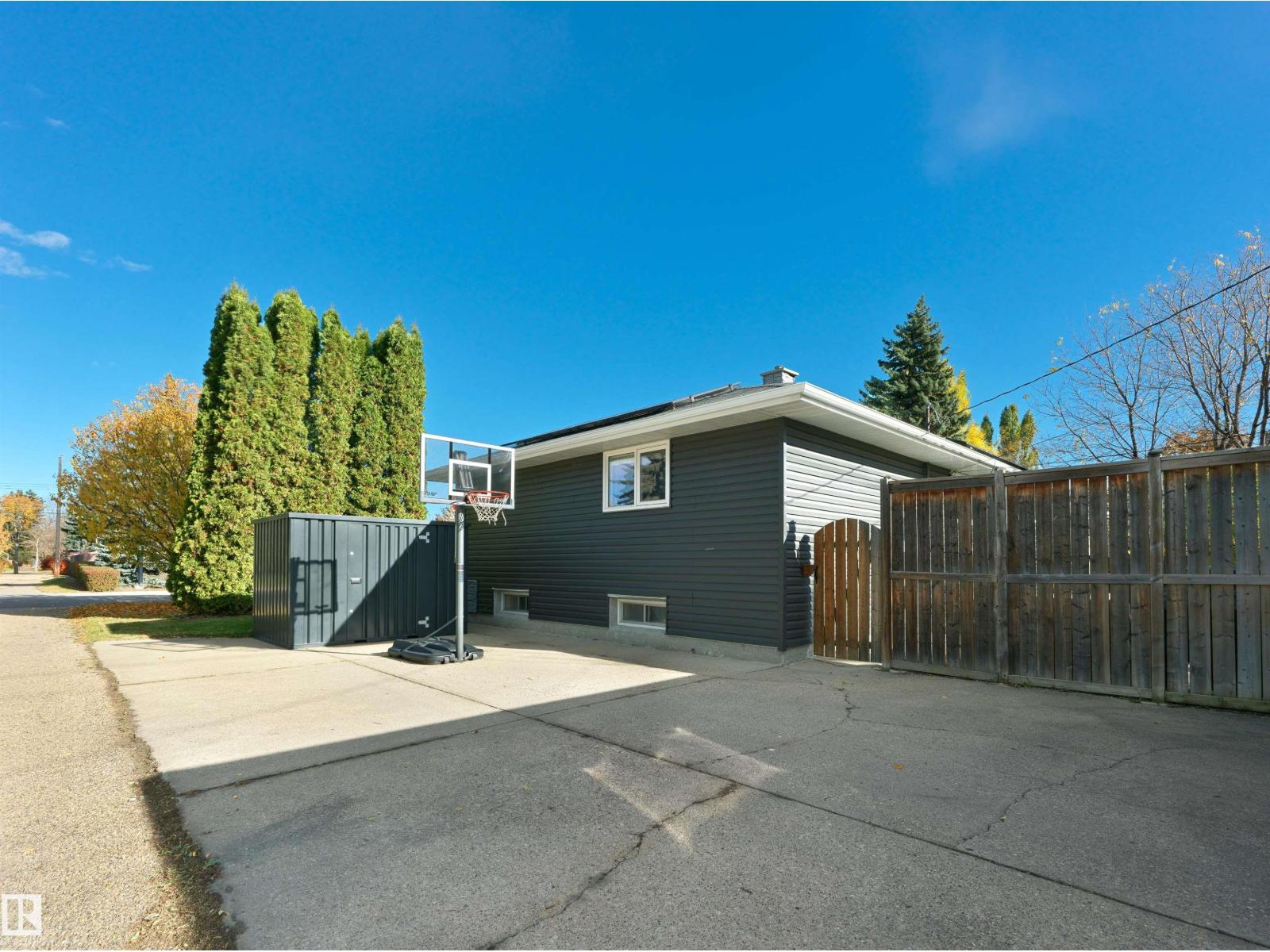14527 86 Av Nw Property Photo 32