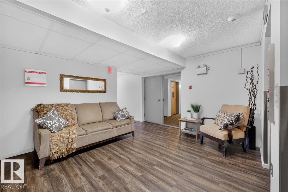 #206 10838 108 St Nw Property Photo 9