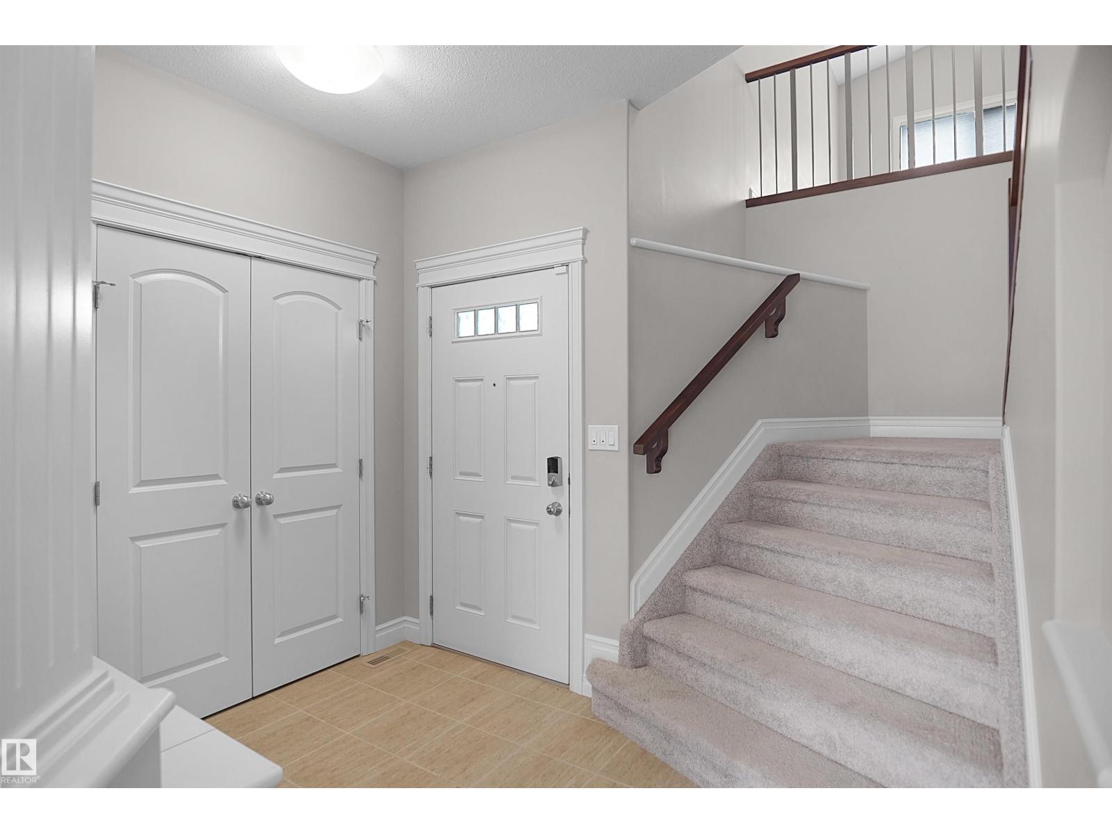 138 Henderson Li Property Photo 4