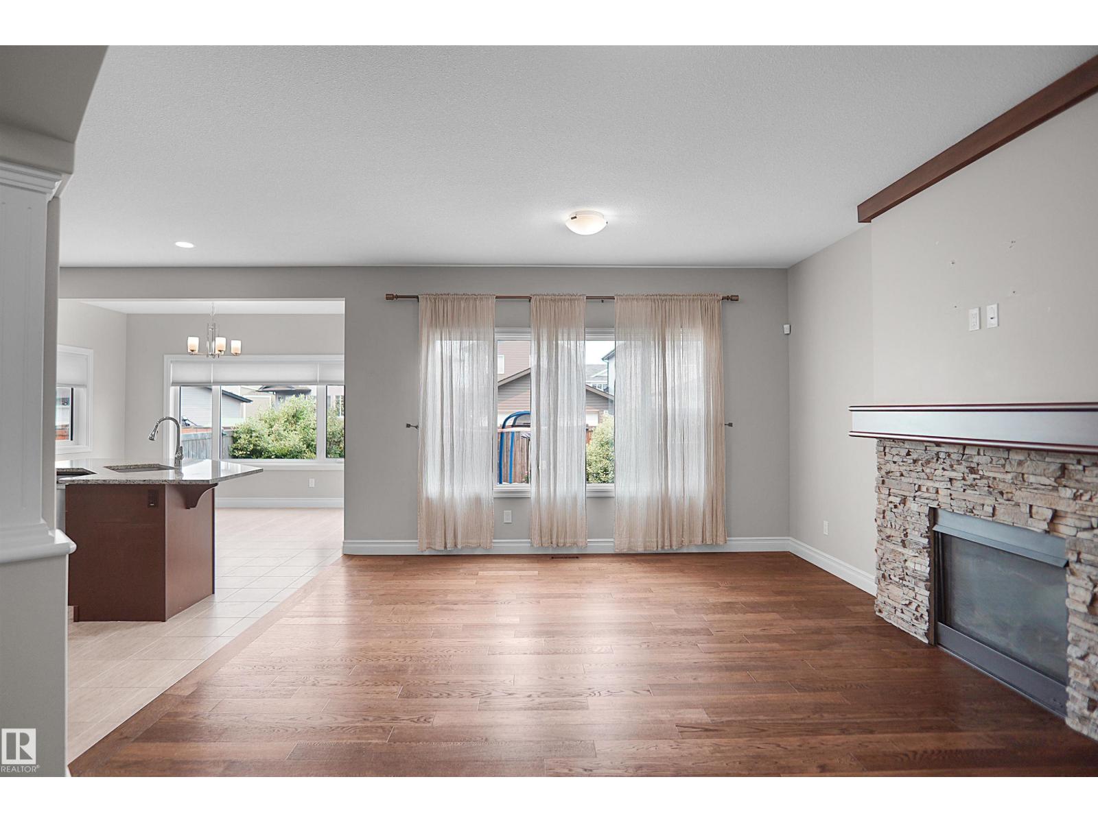 138 Henderson Li Property Photo 7