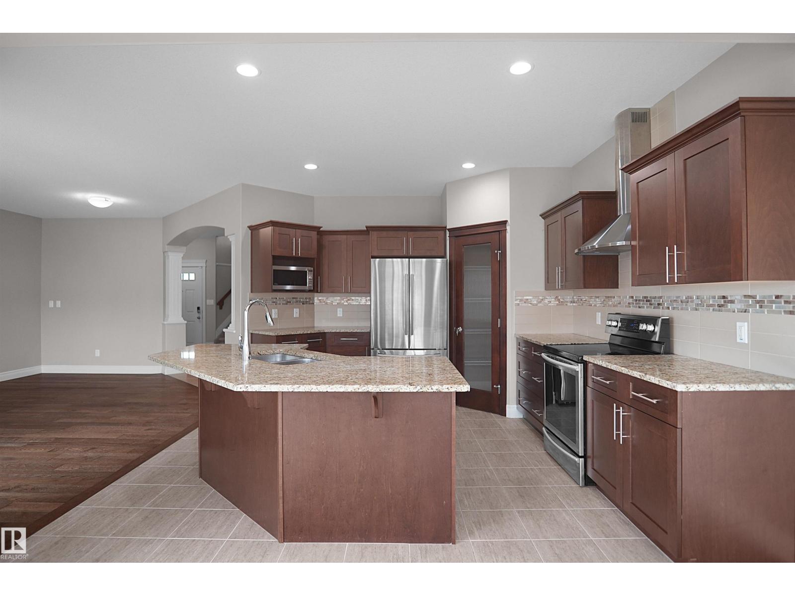 138 Henderson Li Property Photo 13