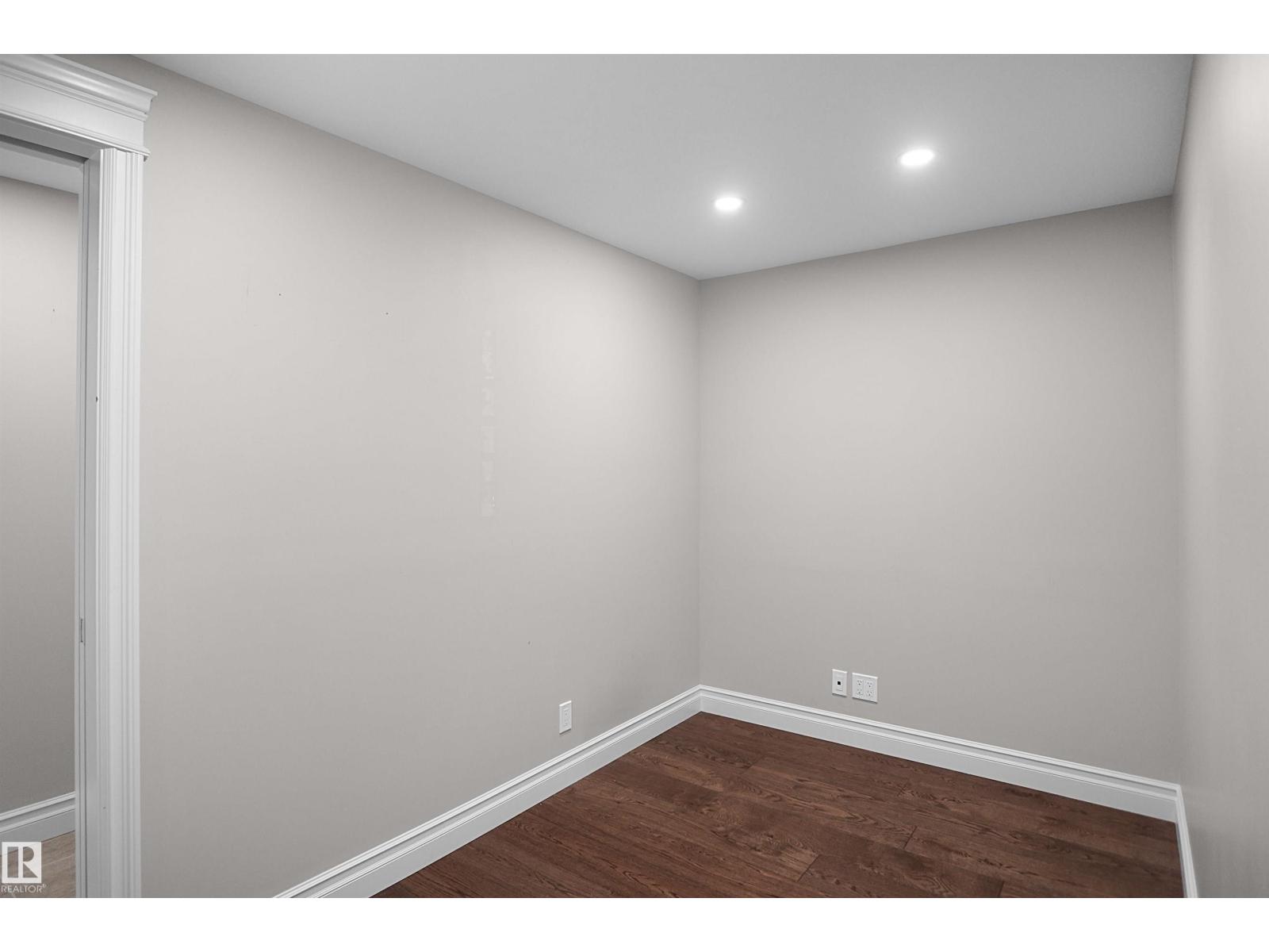 138 Henderson Li Property Photo 19