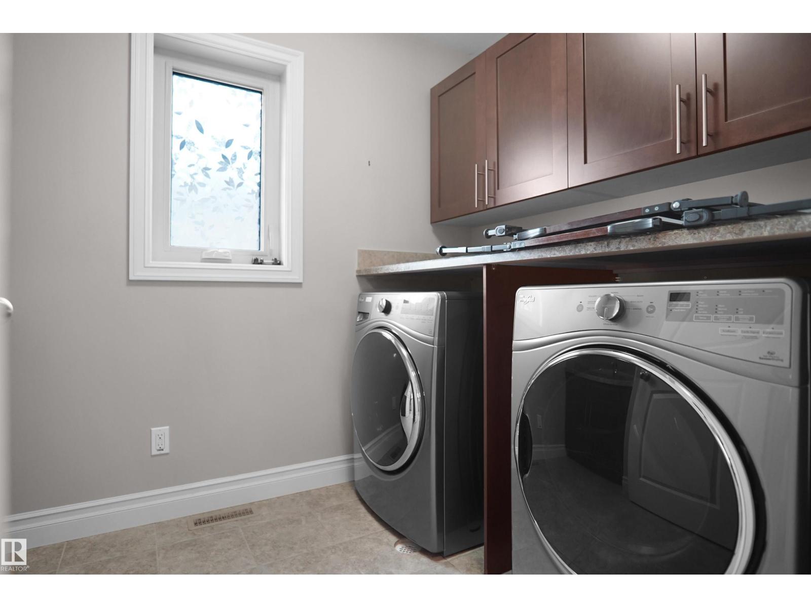 138 Henderson Li Property Photo 43