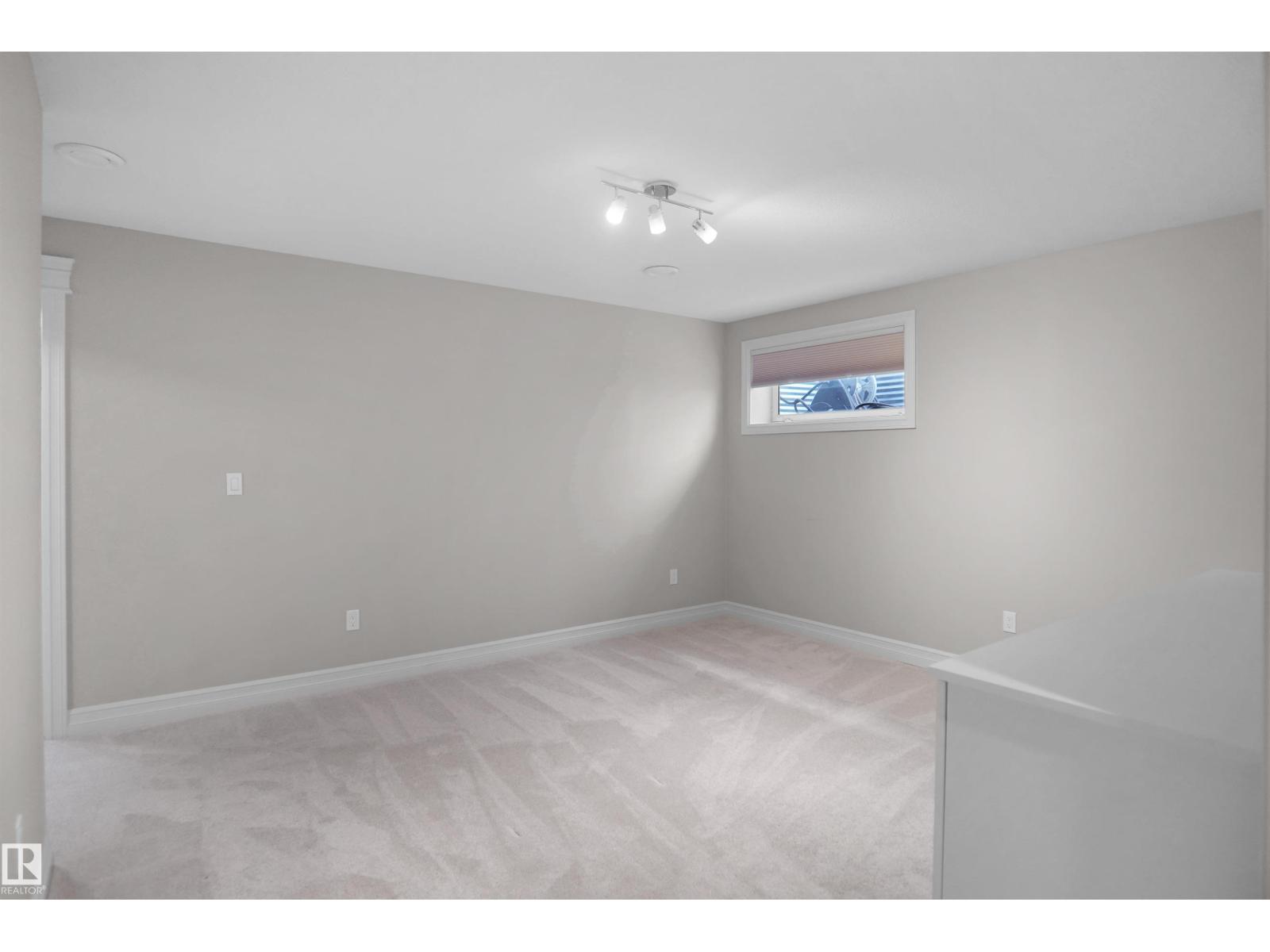 138 Henderson Li Property Photo 44