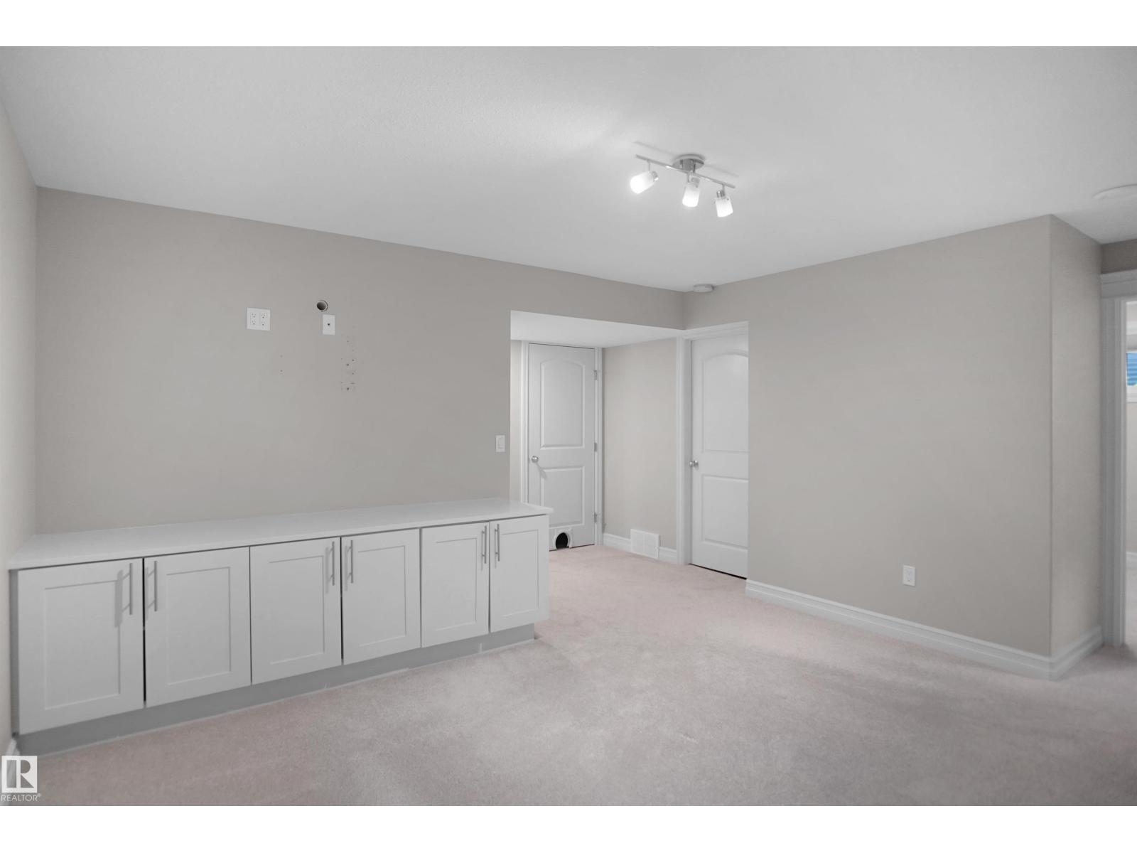 138 Henderson Li Property Photo 45