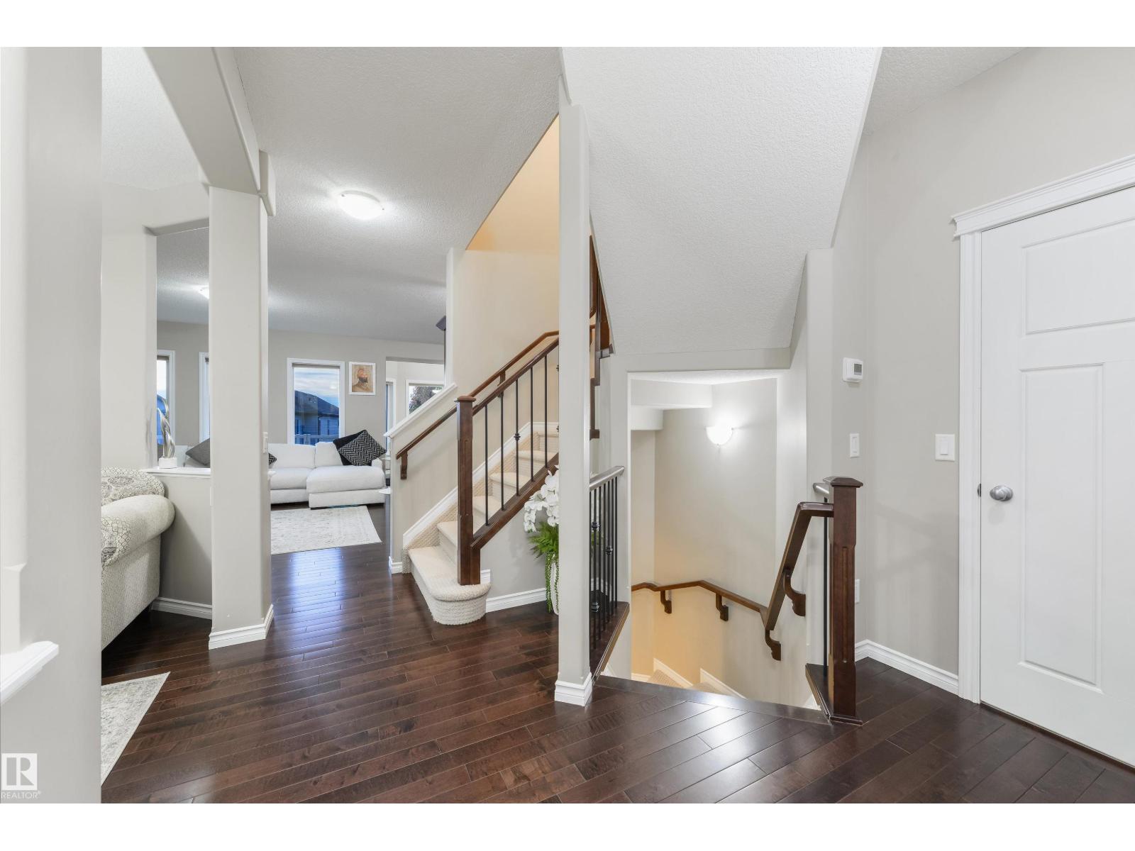5932 12 Av Sw Property Photo 7