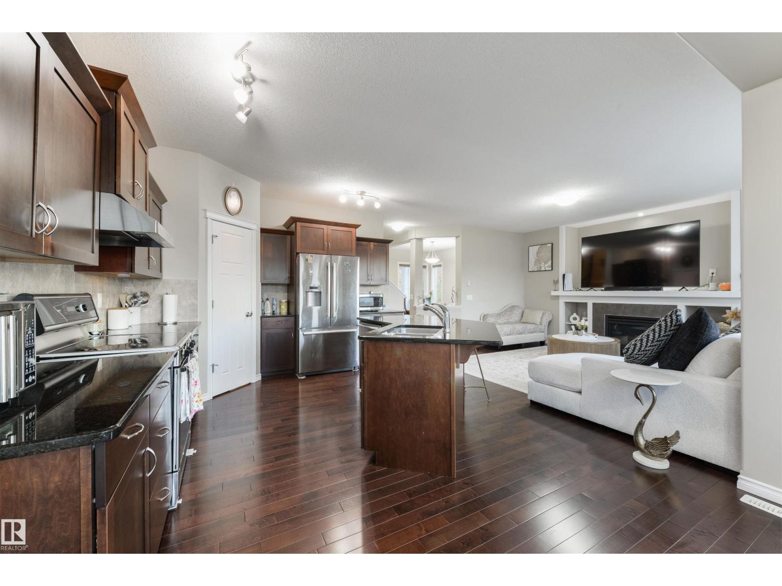 5932 12 Av Sw Property Photo 9