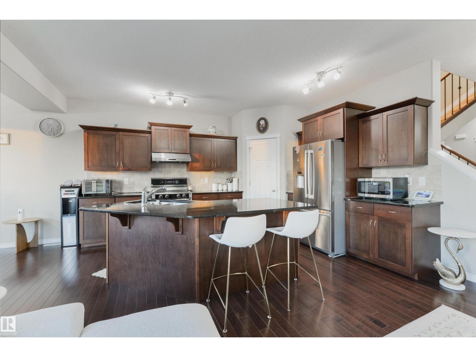 5932 12 Av Sw Property Photo 10