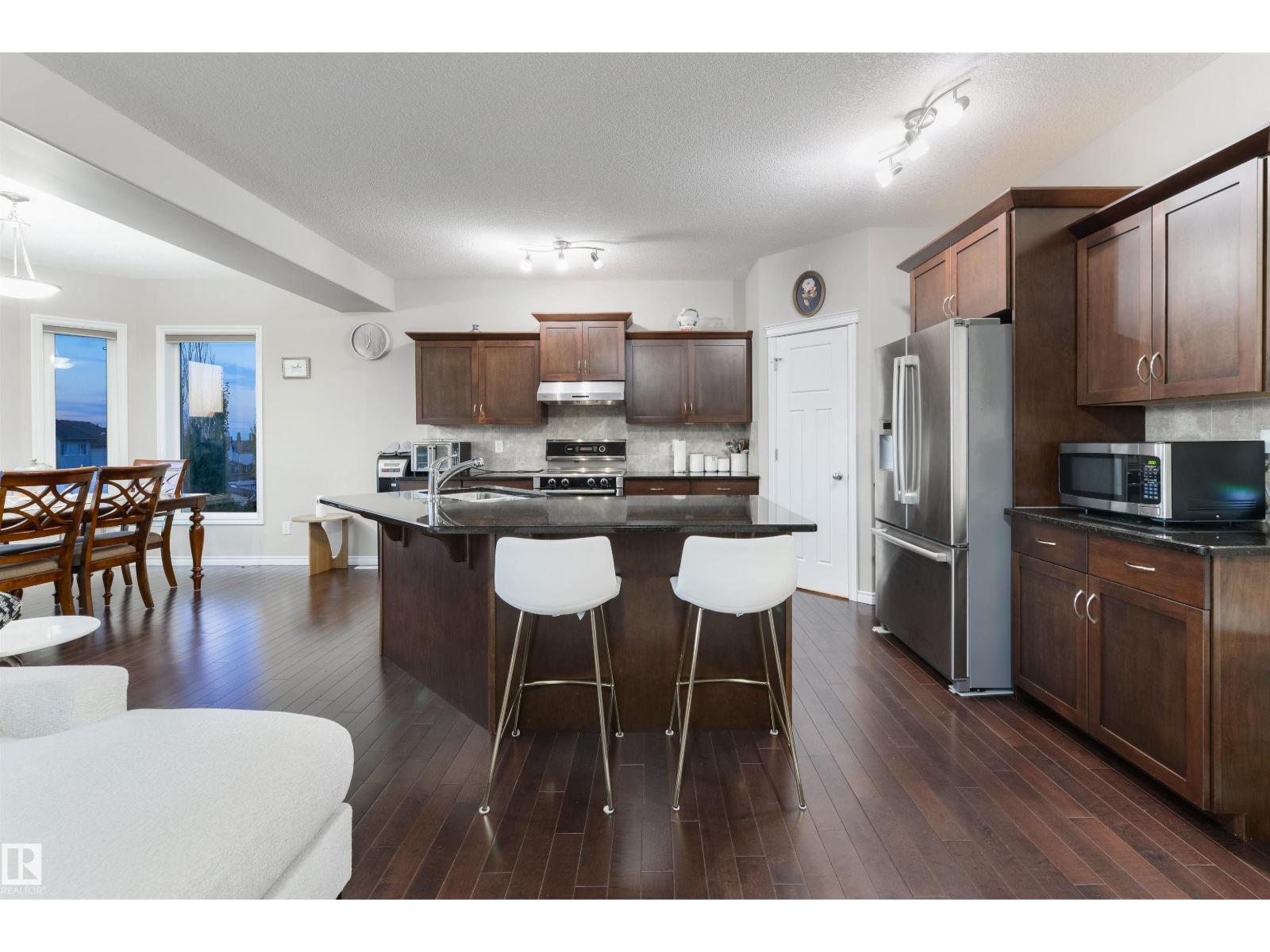 5932 12 Av Sw Property Photo 11