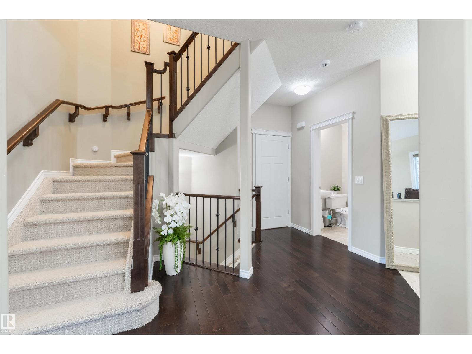 5932 12 Av Sw Property Photo 16