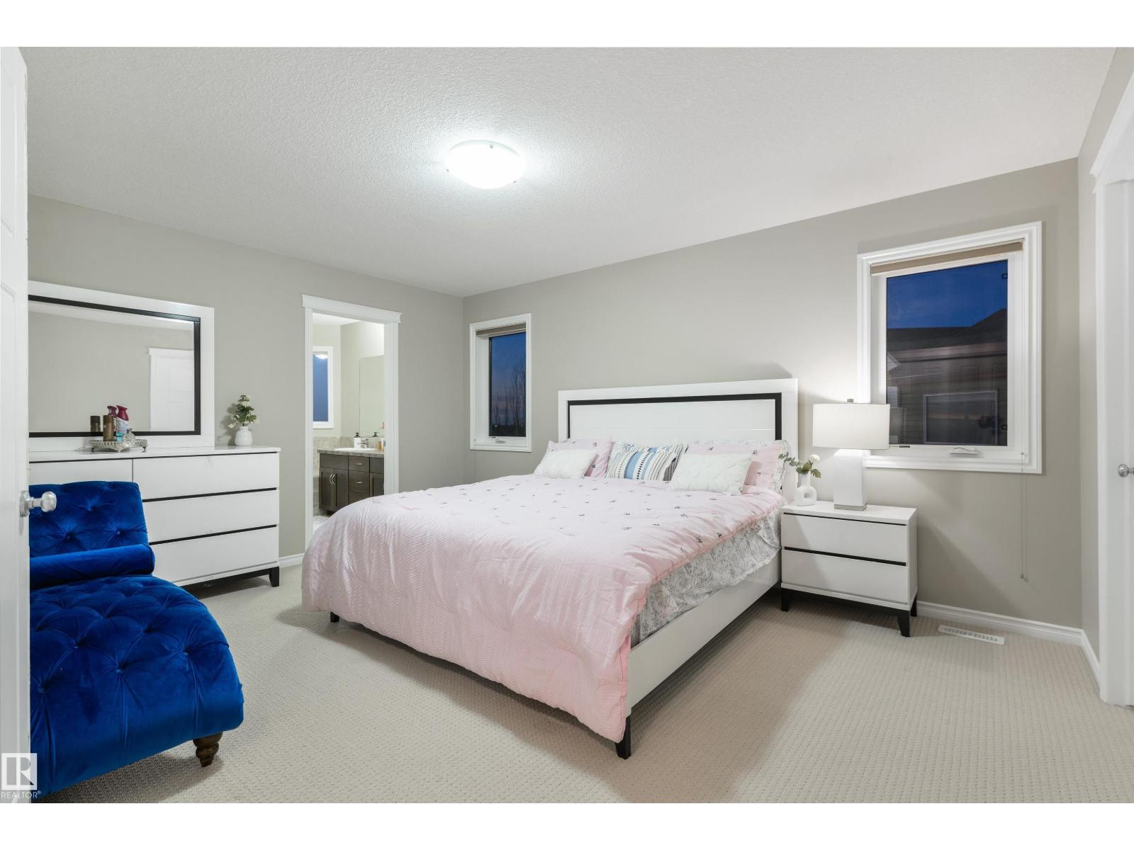 5932 12 Av Sw Property Photo 17