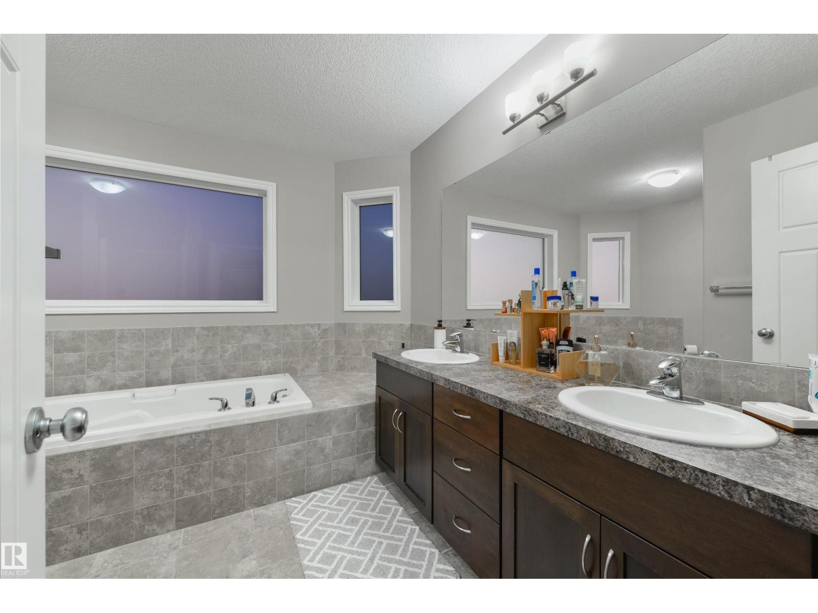 5932 12 Av Sw Property Photo 19