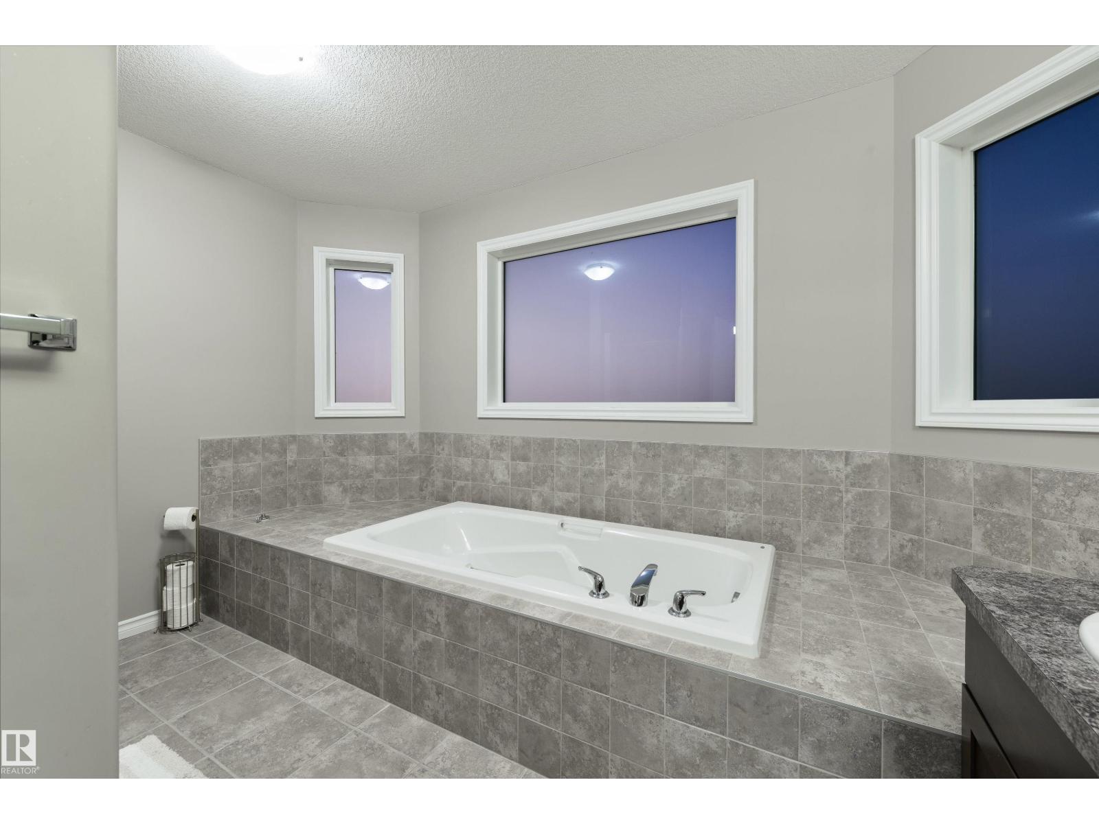 5932 12 Av Sw Property Photo 20