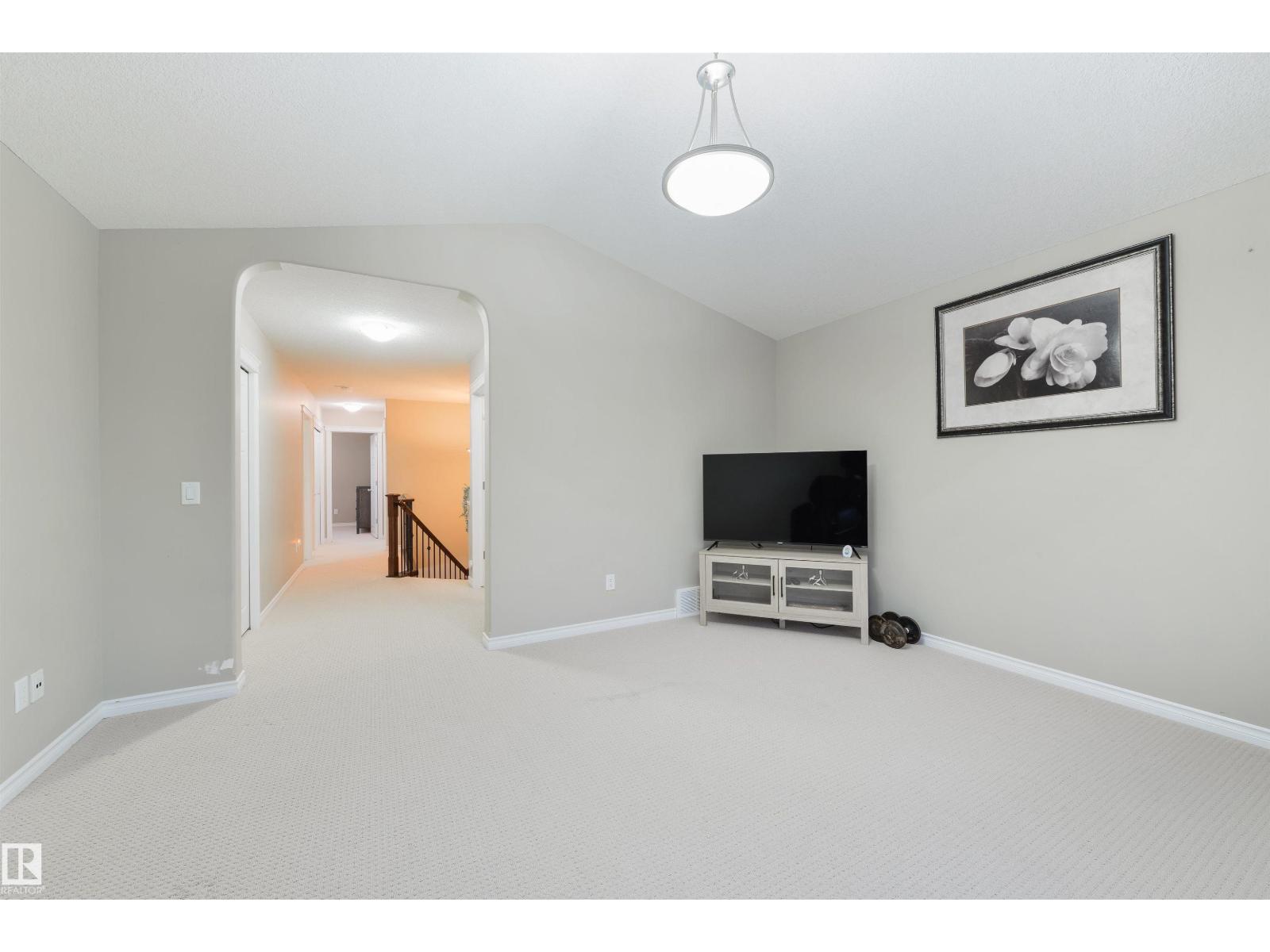 5932 12 Av Sw Property Photo 30