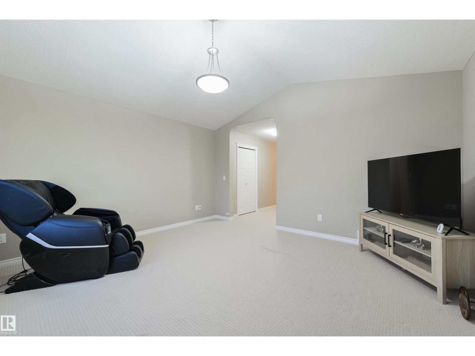 5932 12 Av Sw Property Photo 31
