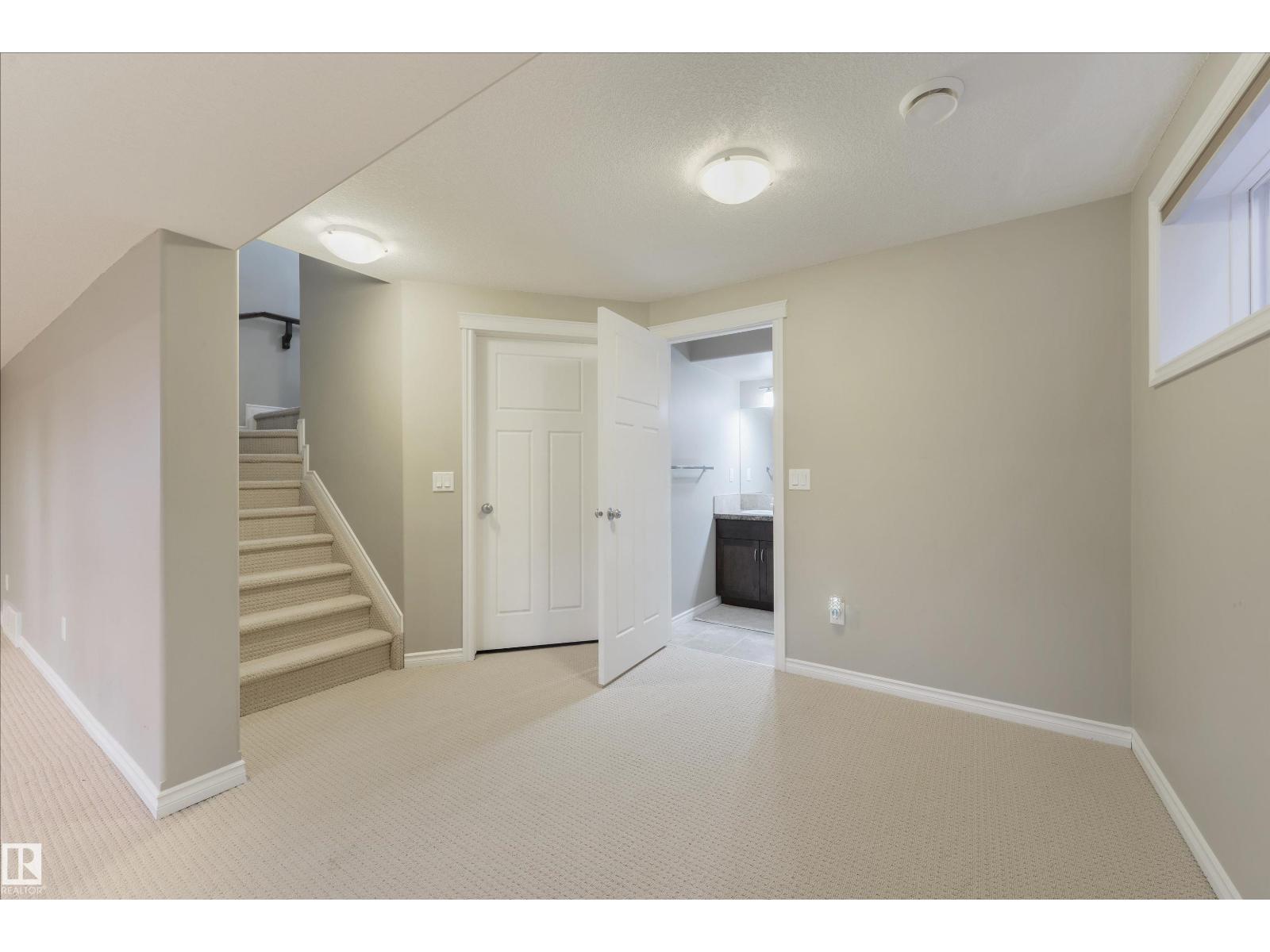 5932 12 Av Sw Property Photo 32