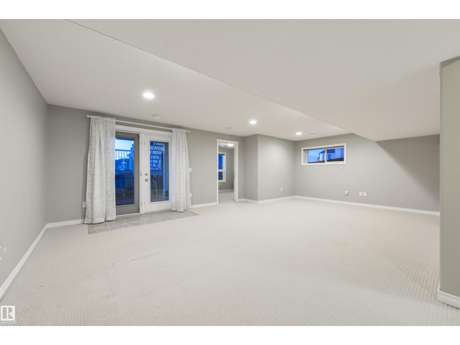 5932 12 Av Sw Property Photo 33