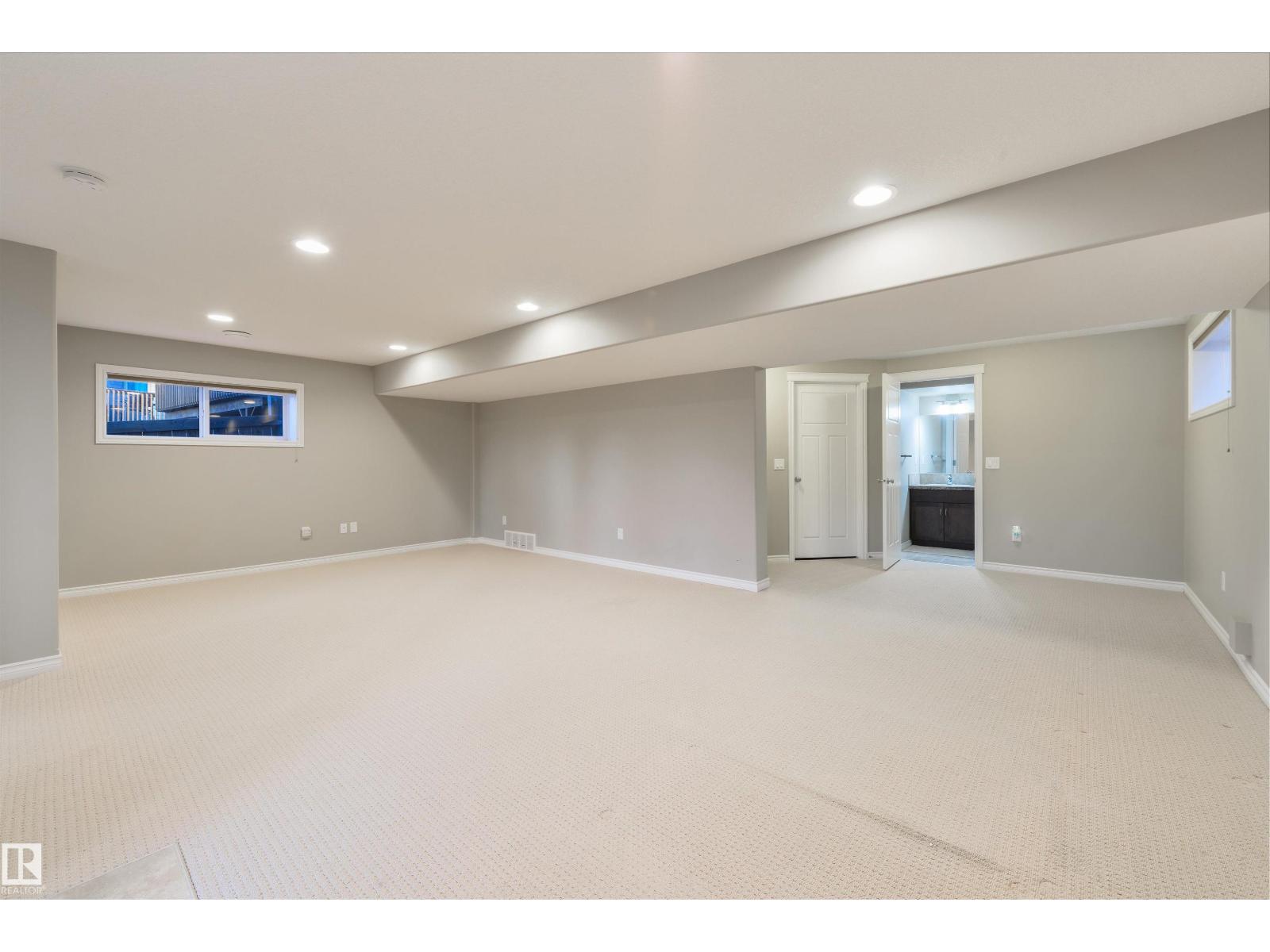 5932 12 Av Sw Property Photo 34