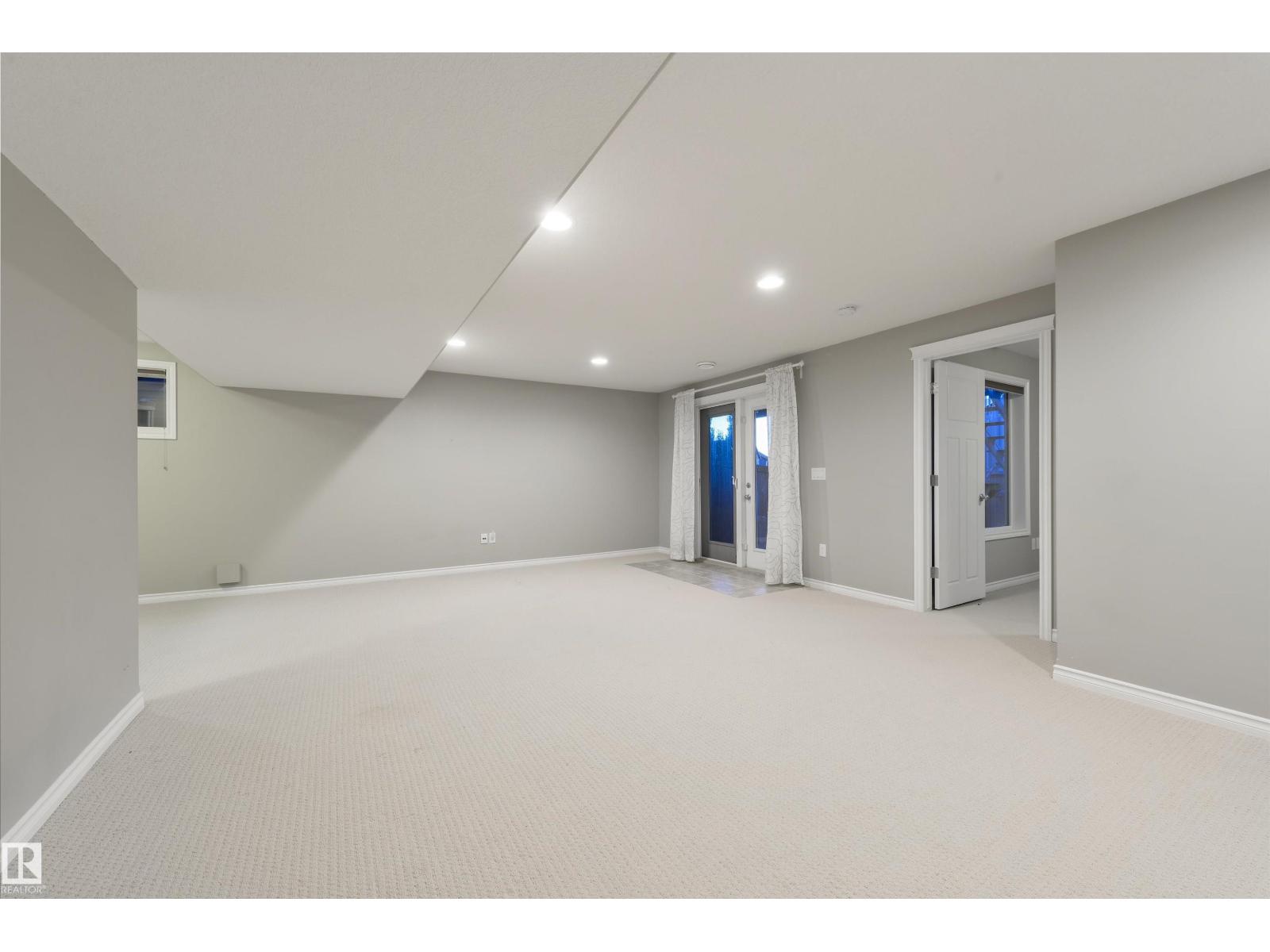 5932 12 Av Sw Property Photo 35