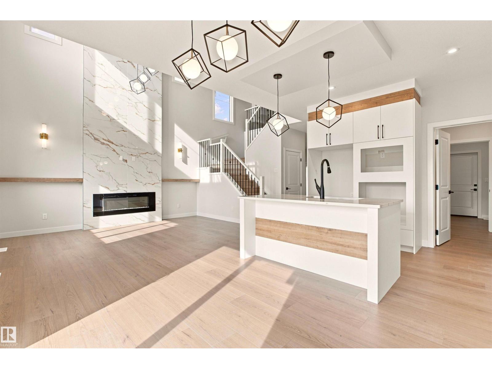 10406 104 St Property Photo 2