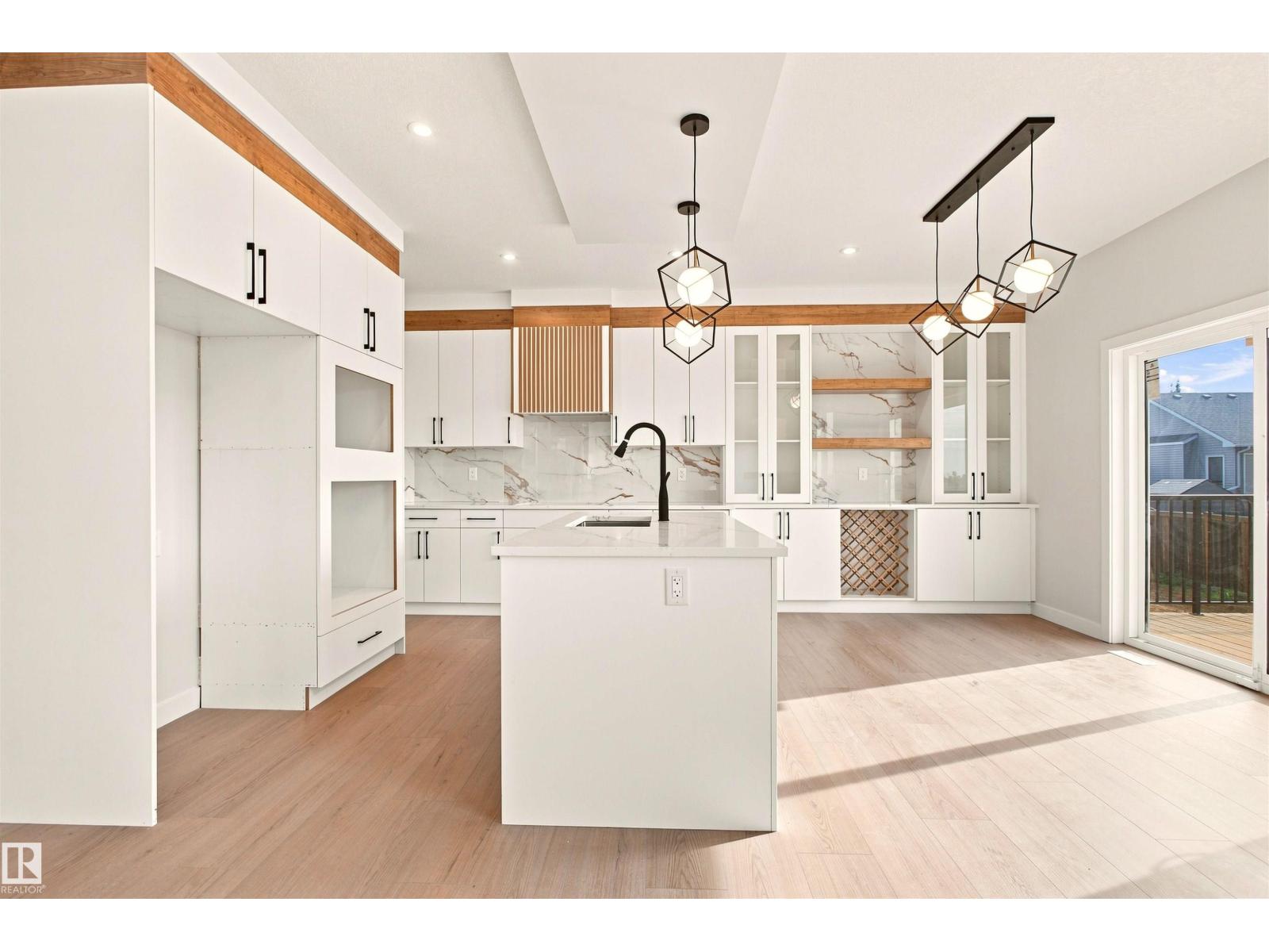 10406 104 St Property Photo 3