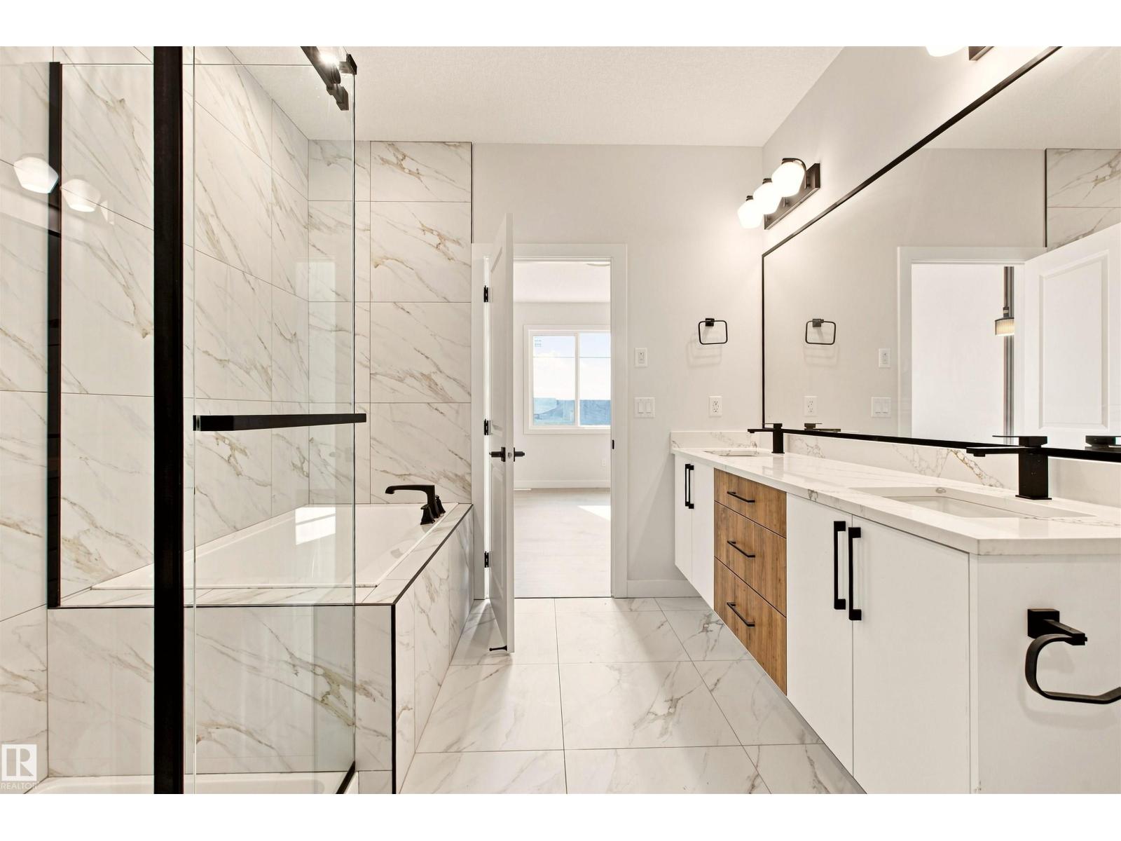 10406 104 St Property Photo 5