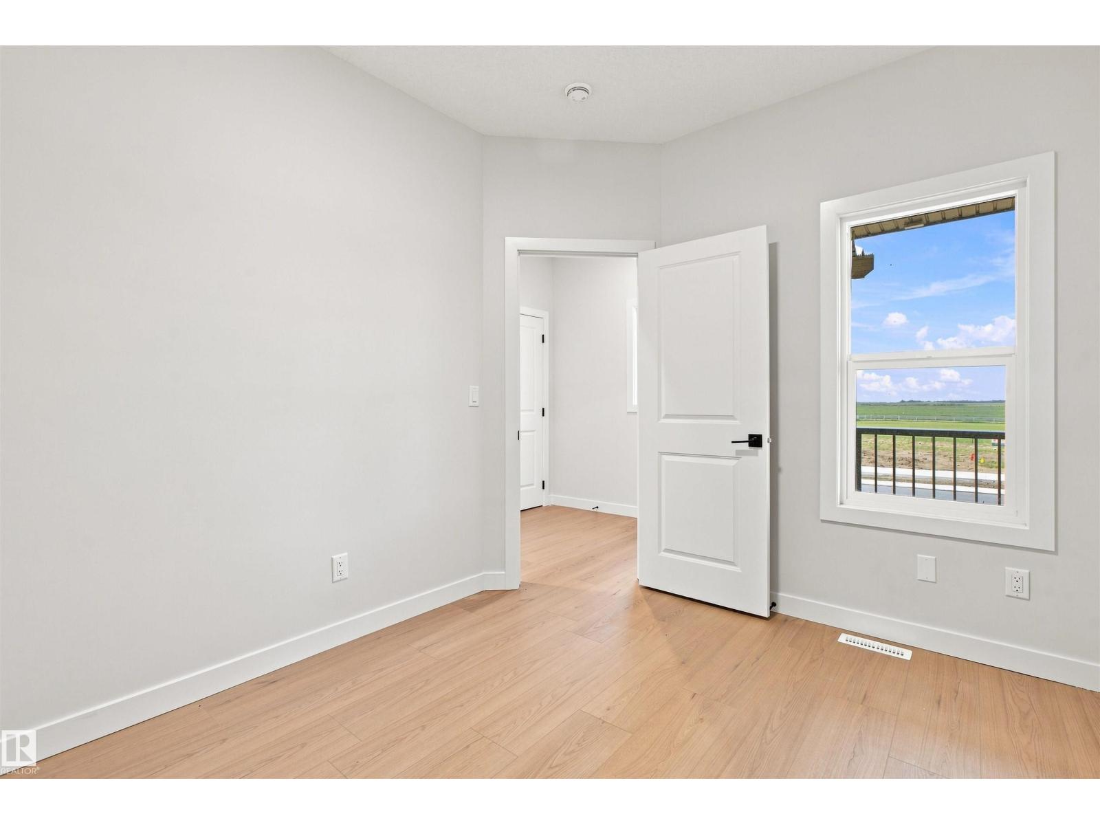 10406 104 St Property Photo 6