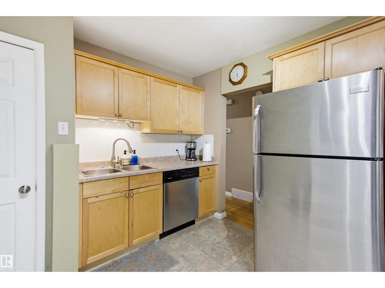 15933 95 Av Nw Property Photo 13